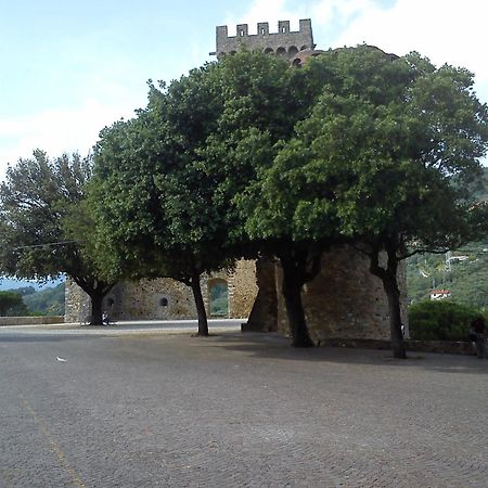 Dimora Garibaldi Hotel Castelnuovo Magra Buitenkant foto